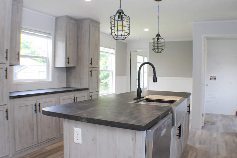 Listing-1572-Photo-2725d2c0-8c7e-41b1-897b-7fced31527fd.jpg