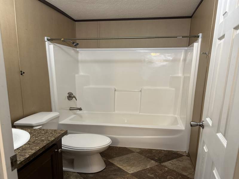 Listing-2008-Photo-a8209430-5a28-41d9-a135-4f71d5b26210.jpg